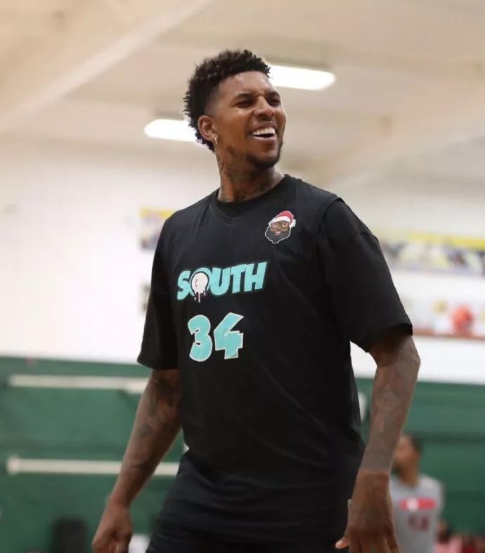 中超：上海海港主场4-1击败深圳队