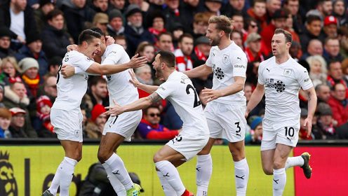 记者：凯尔特人主教练南希已经下课