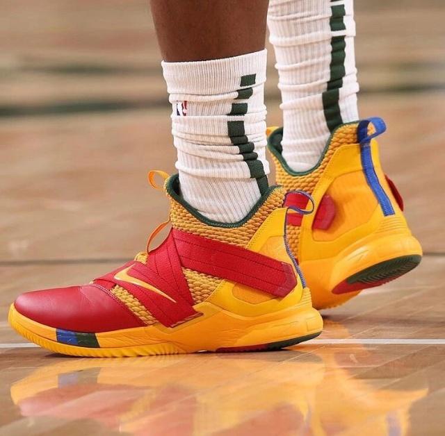 火三崩！浓眉13分＆独行侠单节净胜17分，建立17分领先