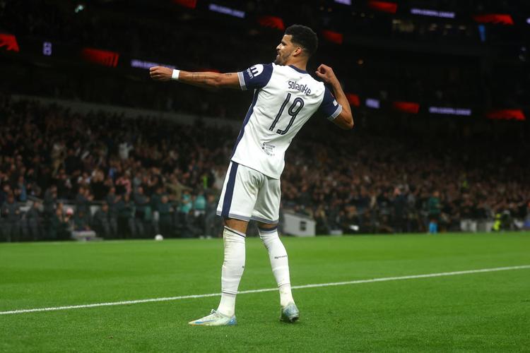 拜仁连续24场联赛主场比赛打进2+球