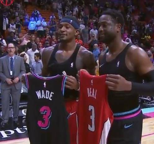 王建民的伤愈回归之战在华盛顿引起热议，展现了其不屈不挠的职业精神