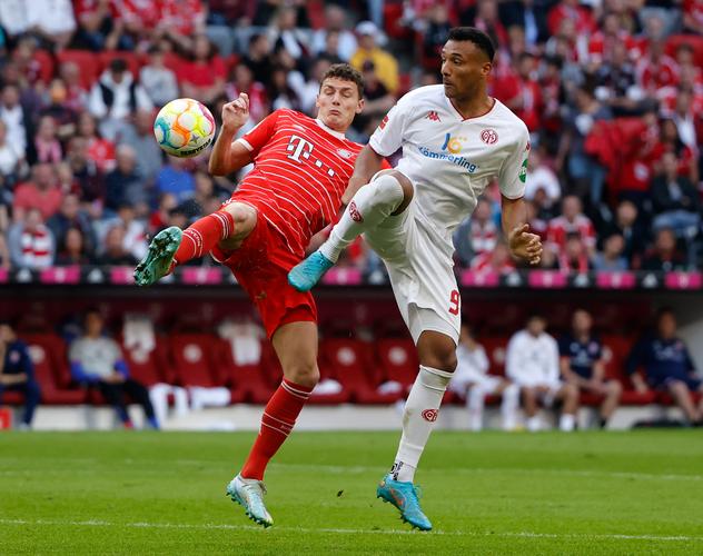 利物浦欲出售左后卫齐米卡斯，因其不愿离开安菲尔德，而其他球员面临竞争。