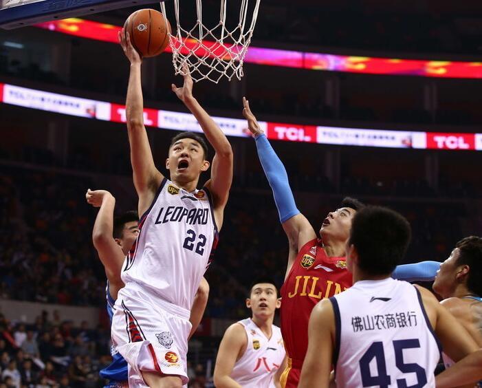 后生可畏，奇才队19岁萨尔在战胜76人队比赛中创造了历史性壮举