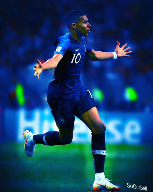 拜仁本赛季12轮保持不败，领跑积分榜，轰入44球，攻防俱佳，明日将迎战柏林联合。