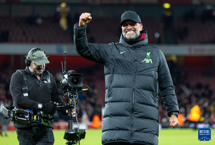 铃木一朗在 2016 年达成生涯第 3000 支安打，以三垒安打方式步入名人堂级殿堂